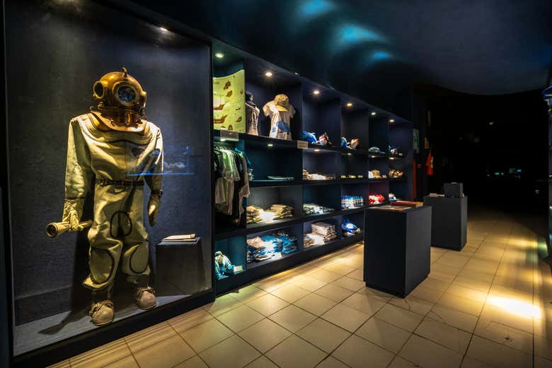 Você pode comprar várias lembranças no museu!