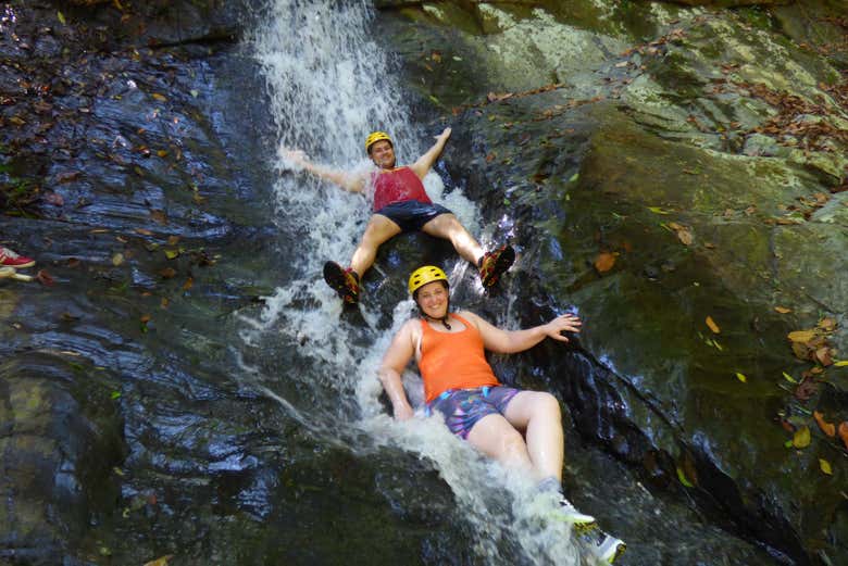 Divertimento sugli scivoli naturali