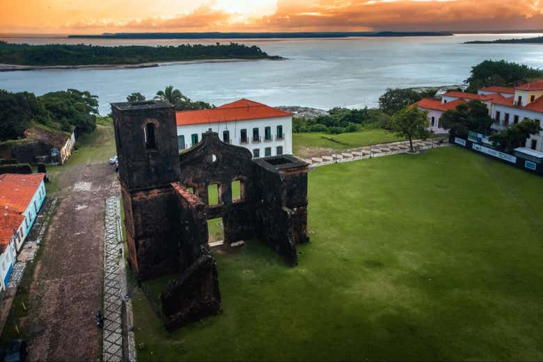 Edifícios históricos na costa de São Luís