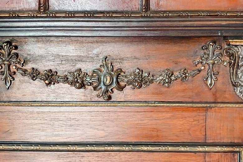 Detalles de ebanistería en un edificio de Belén