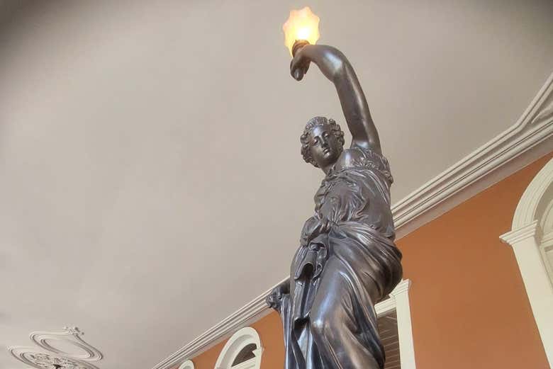 Escultura de bronce 