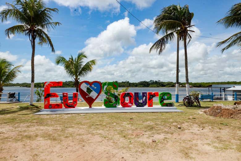 A placa de Soure e o mar ao fundo