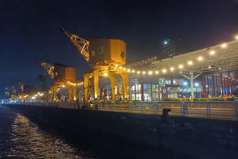 Estação das Docas iluminada