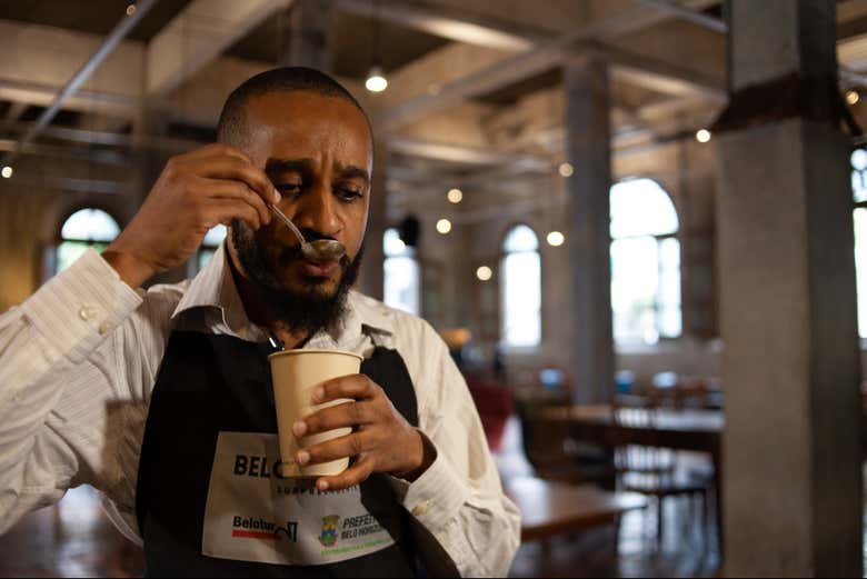 Saboreando um delicioso café