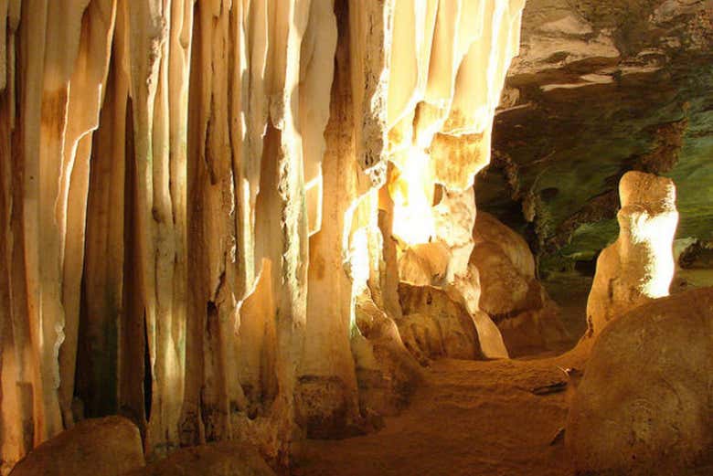 Maquiné Cave