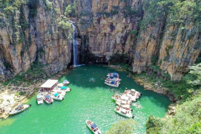O Lago de Furnas é um grande atrativo turístico em Minas Gerais