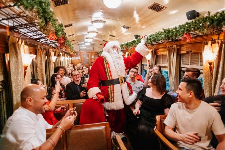 Una visita sorpresa en el tren navideño Maria Fumaça