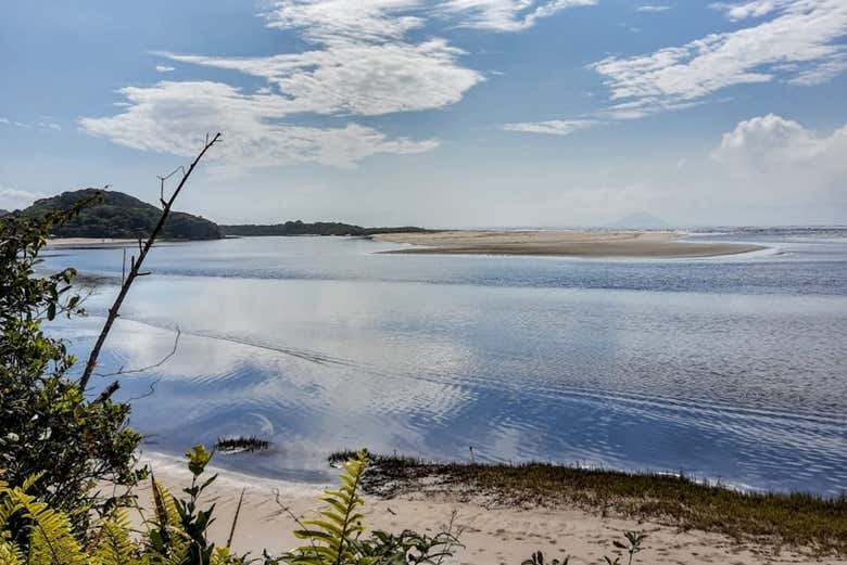 Paisagens da praia de Itaguaré