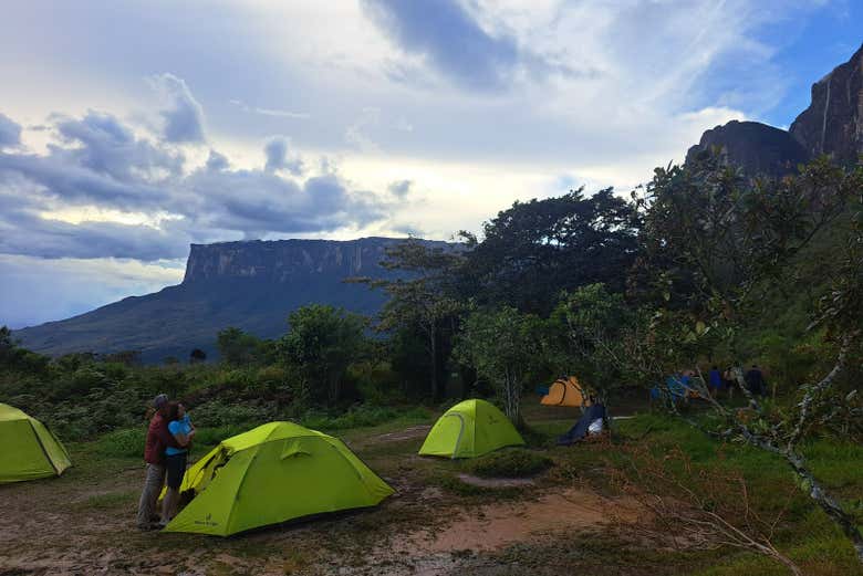 Descansando en el campamento