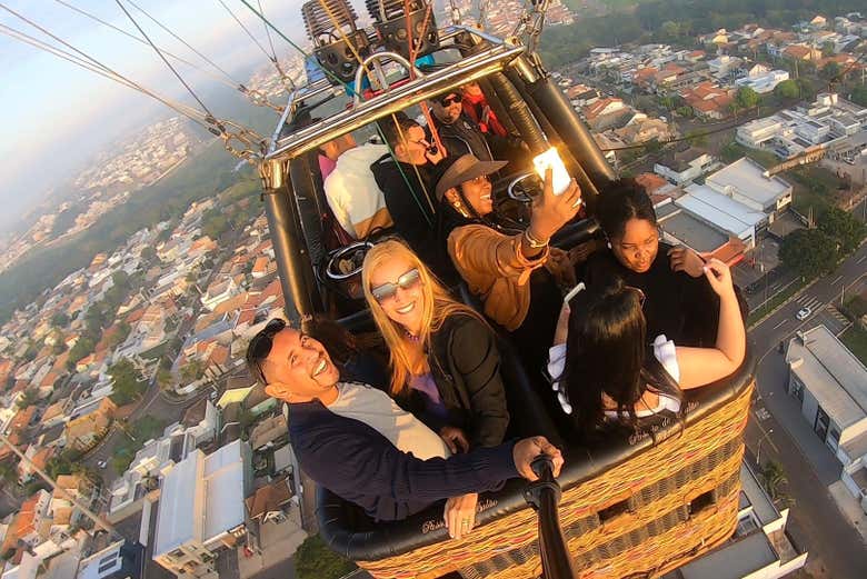 Grupo durante o passeio de balão 