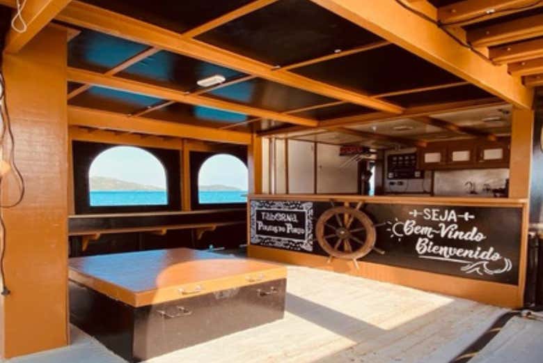 Interior del barco pirata