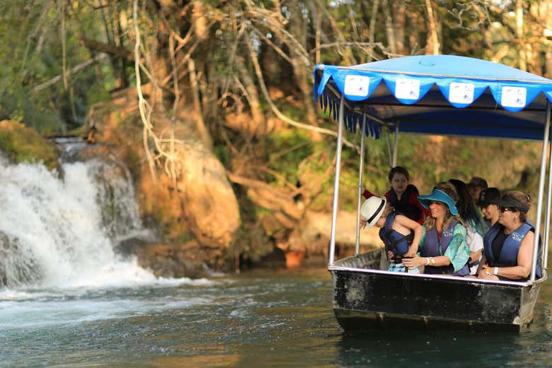 Disfrutando de la travesía por el barco por el río Formoso