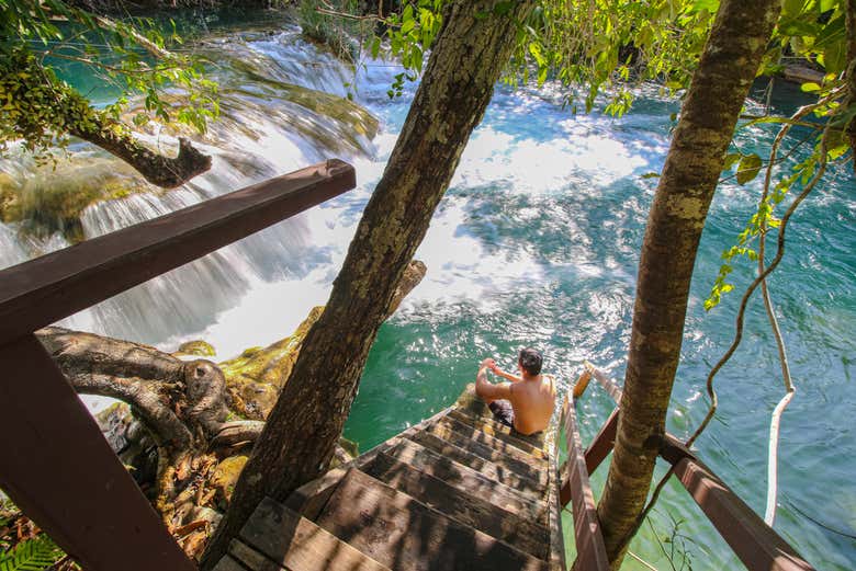 Desfrutando das cachoeiras do balneário Bosque das Águas