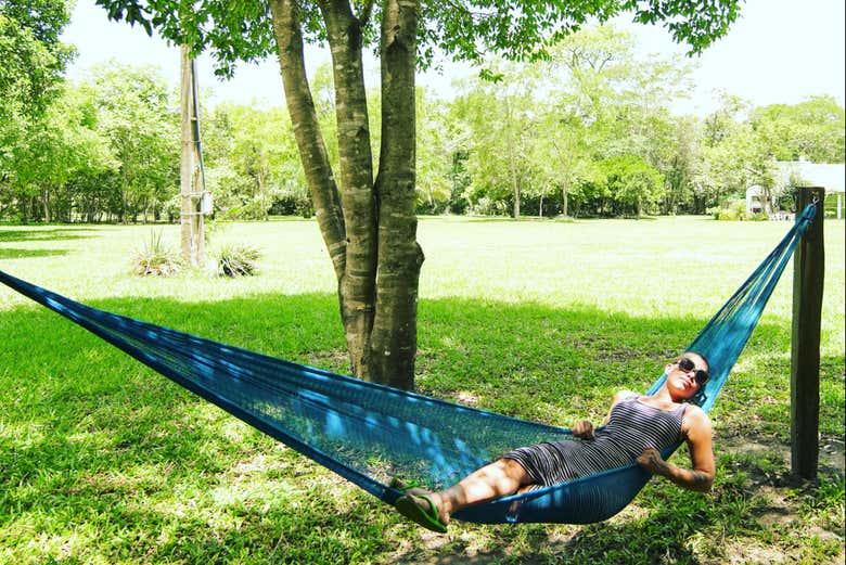 Relaxando nas redes da Barra do Sucuri