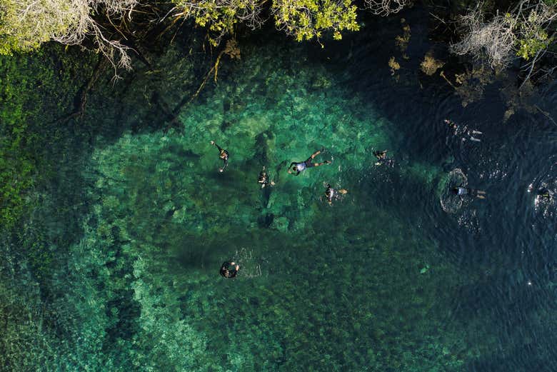 Flotad en la superficie de la Lagoa Misteriosa