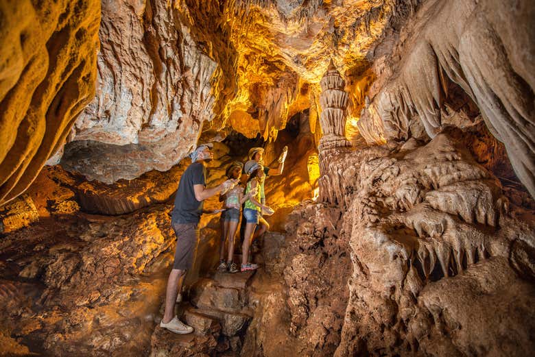 Explorando a Gruta Catedral