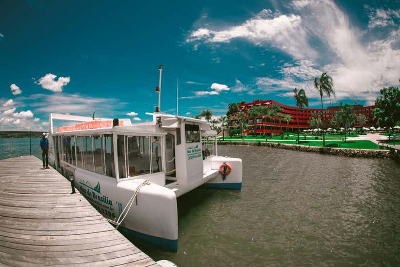 Prestes a começar o passeio de catamarã