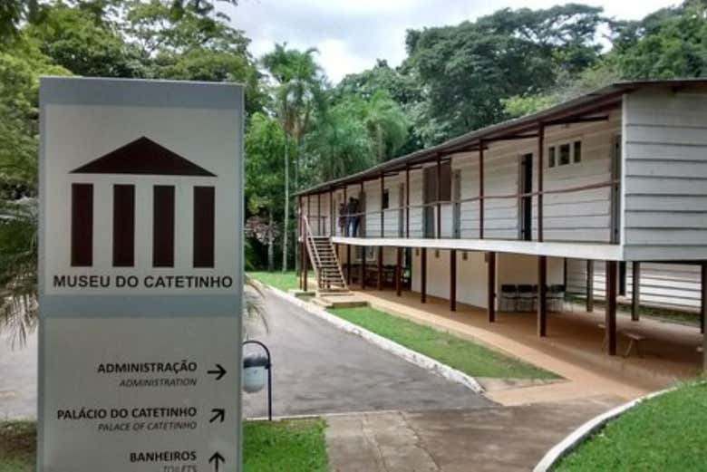 Recorreremos diferentes espacios del Museo del Catetinho 