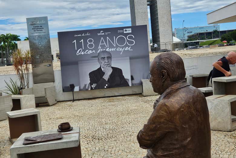 Escultura en el Congreso Nacional de Brasil en Brasilia