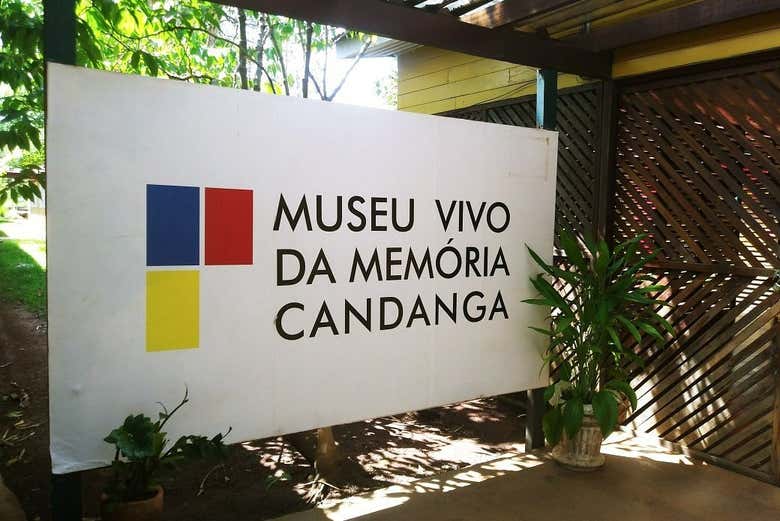 Letrero de bienvenida al Museo Candanga