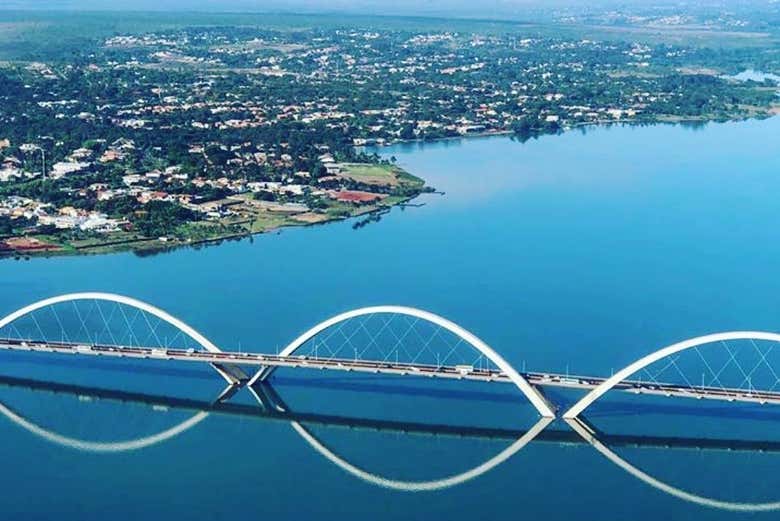 A ponte vista do alto