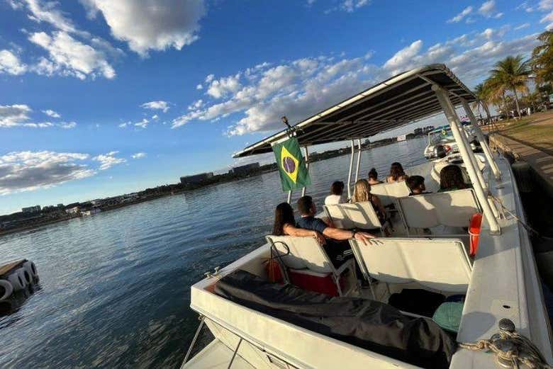 Disfrutad de la brisa y el sol a bordo