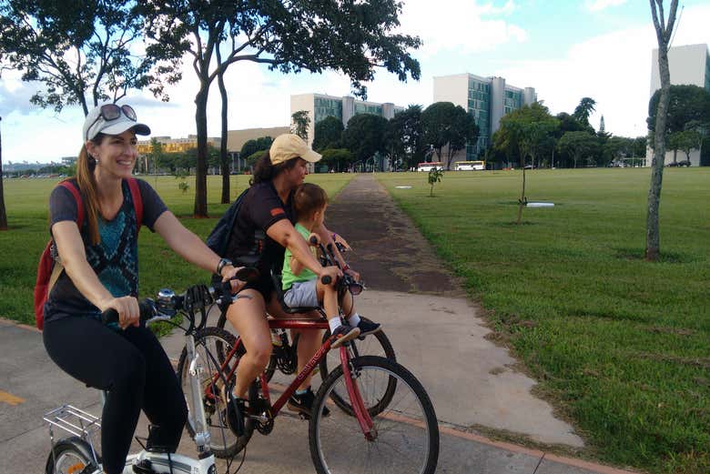 Bike tour do Eixo Monumental