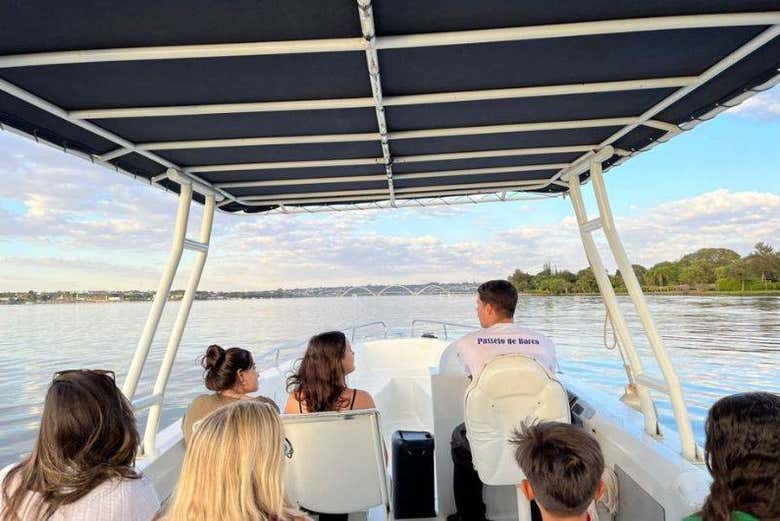 Navegad con total tranquilidad por las calmadas aguas del lago