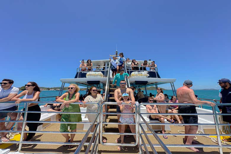 Vi godrete una vista incredibile dal catamarano