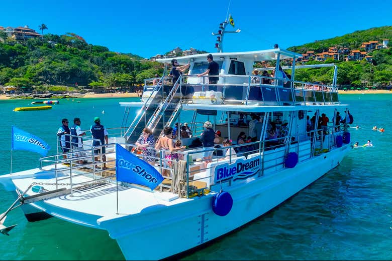 O catamarã com o qual percorreremos Búzios