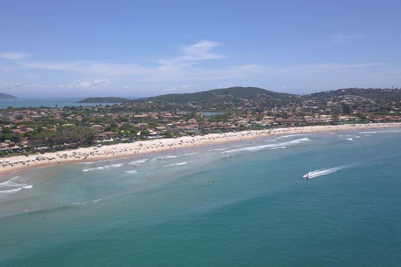 Vista aérea da praia de Geribá em Búzios