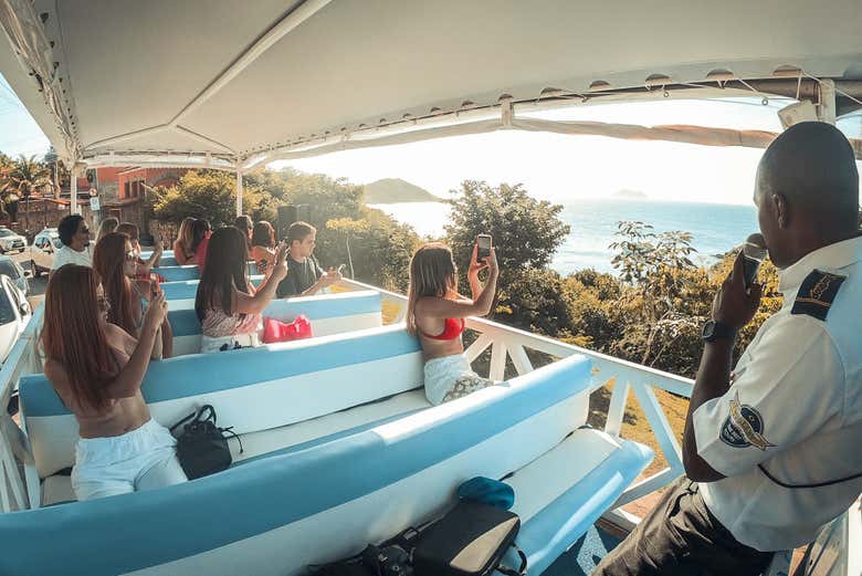 Contemplando las playas de Búzios desde el bus turístico