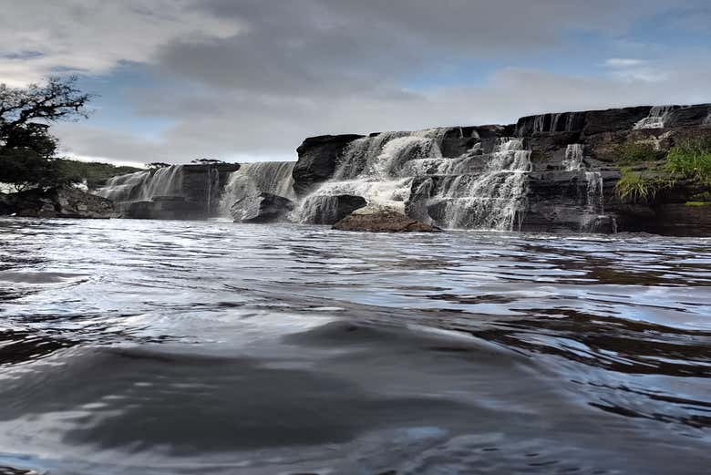 Águas cristalinas da cachoeira dos Venâncios