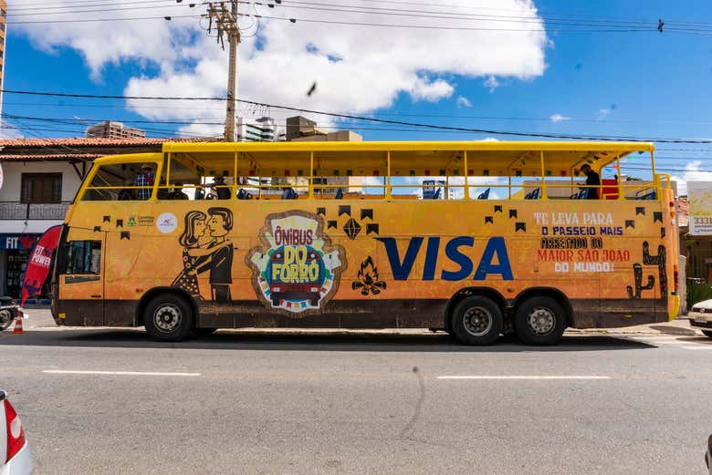 Profitez de la visite à bord du bus