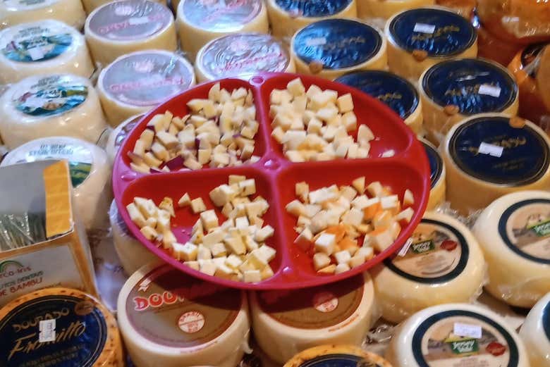 Degustando produtos típicos
