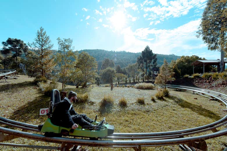 Disfrutando de una de las atracciones del parque