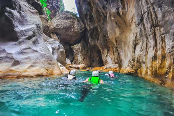 Tubing y senderismo acuático en la Chapada dos Veadeiros