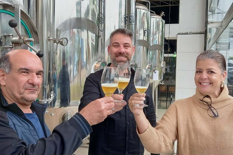 Trinquez avec des bières artisanales