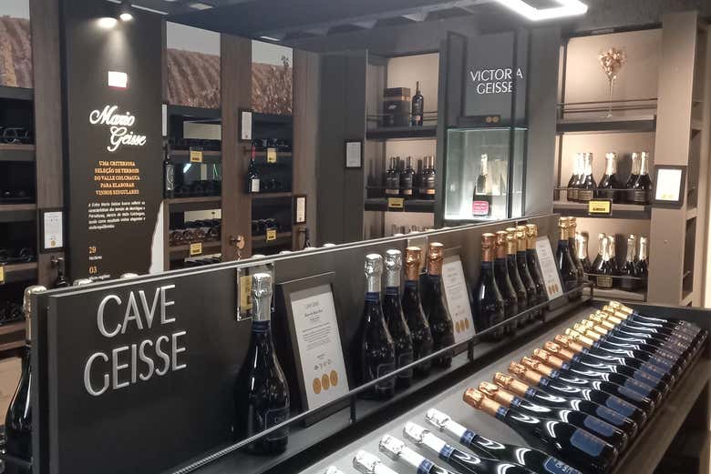 Find out about bubbly wines in Cave Geisse