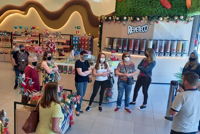 Durante a visita da fábrica de chocolate