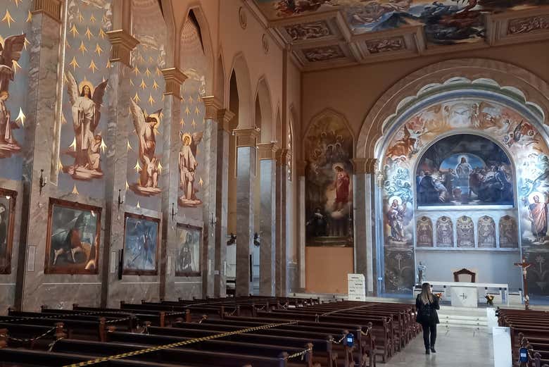 Interior da igreja de São Pelegrino