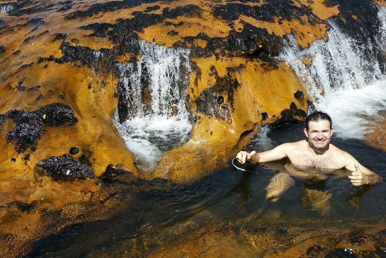 Un chapuzón en una de las cascadas del Cañón Guartelá