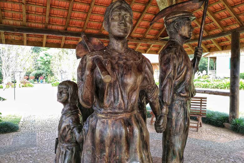 Esculturas en el Parque Histórico de Carambeí