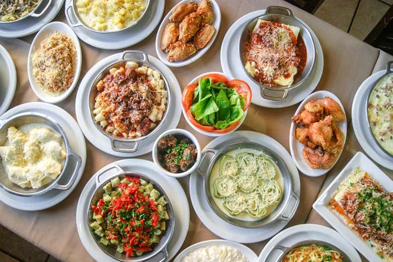 Degustando los platos tradicionales