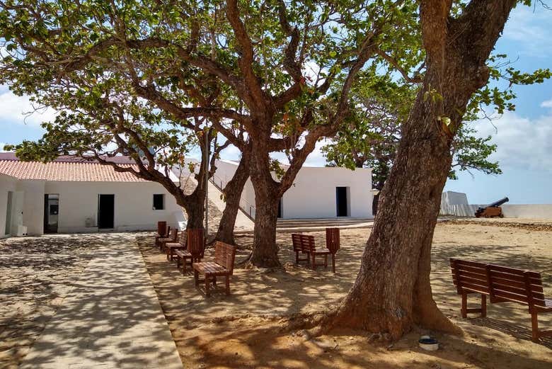 Learning about the Fort of Nossa Senhora dos Remédios
