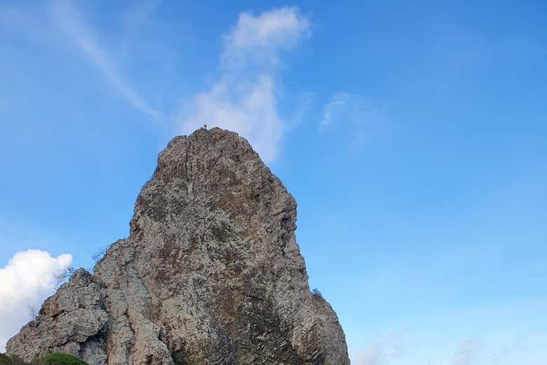 Morro do Piquinho visto de baixo