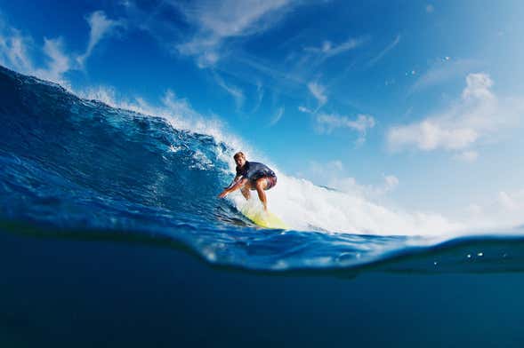 Aula de surfe na Barra da Lagoa