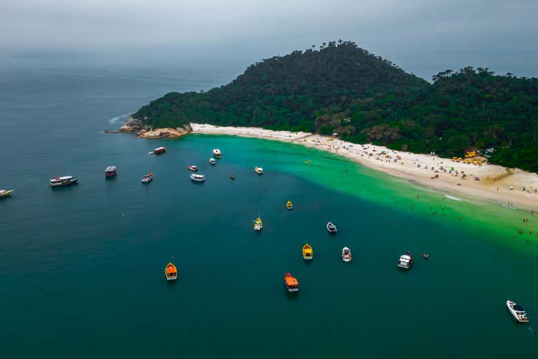 Barcos fondeando en la isla de Campeche