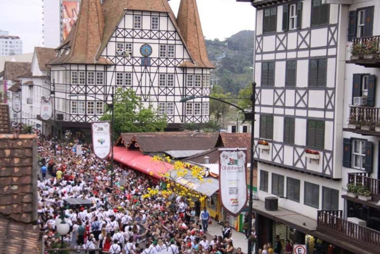 Calles de Blumenau durante el Oktoberfest