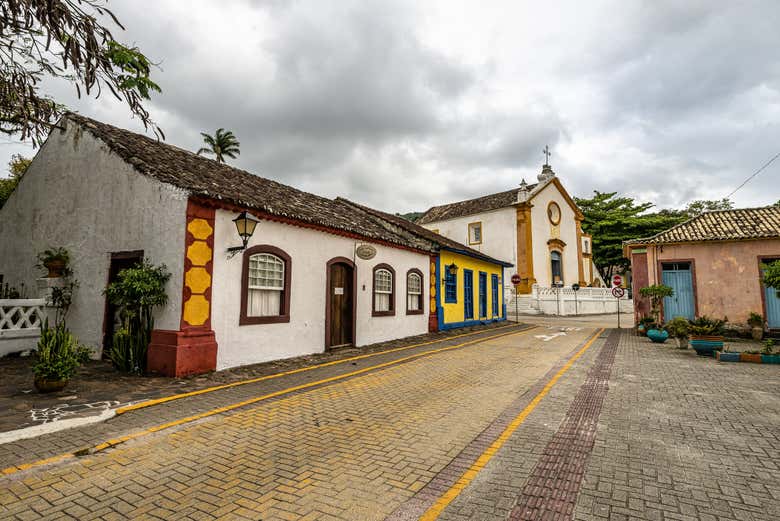 Admire the colonial architecture of Santo Antônio de Lisboa